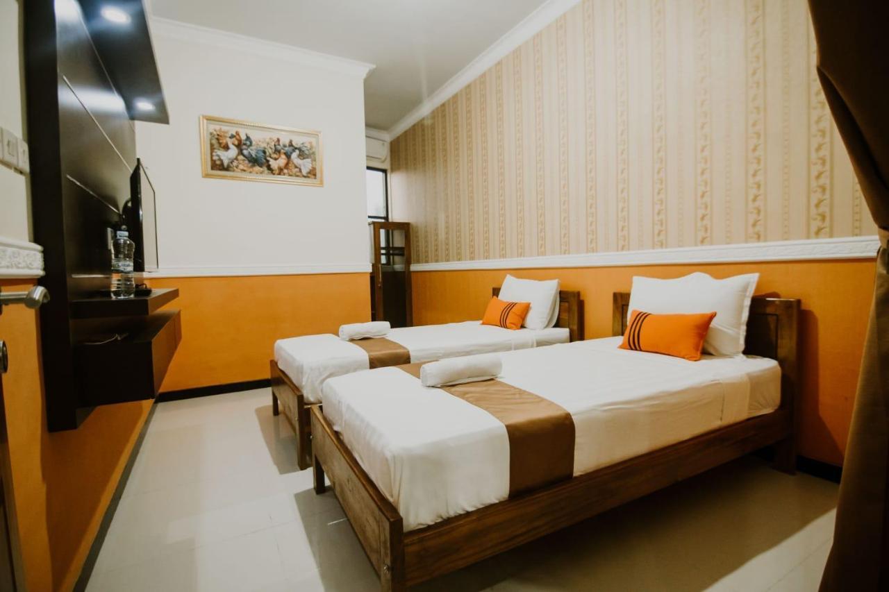 Grand Valonia Hotel Jember Exterior photo