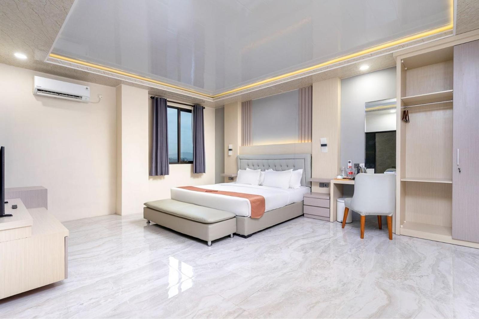Grand Valonia Hotel Jember Exterior photo